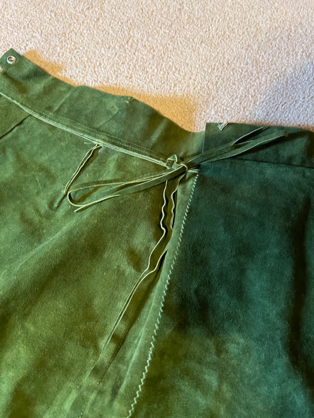 Genuine Green suede wrap skirt. Sz.s/m. Covered snaps. - Picture 8 of 10